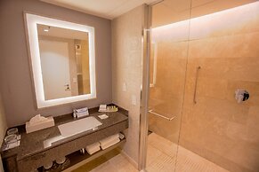 Hilton Pilar