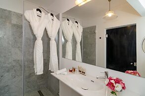 Lear Sense - Experience Luxury Hotel