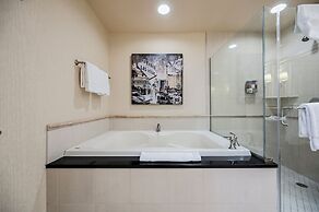 StripViewSuites at Signature