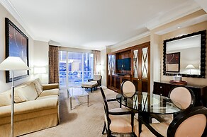 StripViewSuites at Signature