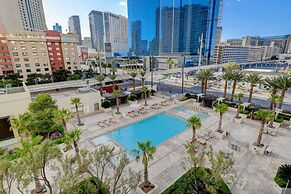 StripViewSuites at Signature