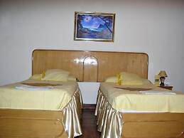 High Way Hotel