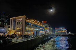 Mipo Oceanside Hotel