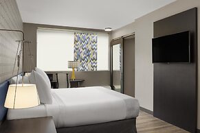 GLō Best Western Nashville Airport
