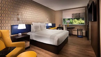GLō Best Western Nashville Airport