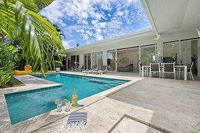 Villa White Orchid