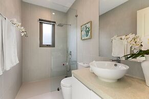 Villa White Orchid