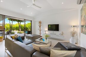 Villa White Orchid