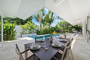 Villa White Orchid