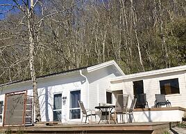 Hills Loft Cottage with Sauna