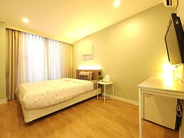 OYO Rooftop Hostel