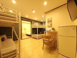 OYO Rooftop Hostel