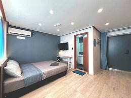 OYO Rooftop Hostel