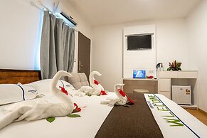 Airport Ace Hotel