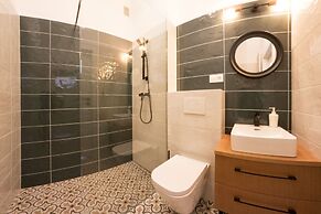 Rister Apartments