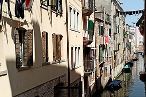 Testa - WR Apartments