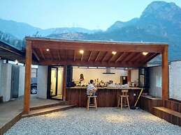 Yi She Mountain Inn