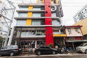 RedDoorz near Bambang Station