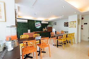 RedDoorz Plus @ Poblacion Makati