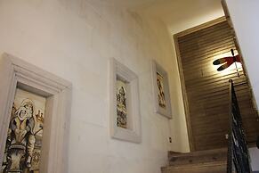 El Nazar Stone Suite