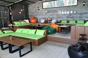 Chill Inn Beach Cafe & Hostel