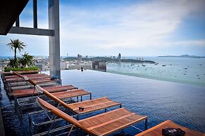 Centric Royal by Swimming Pool