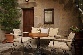 Maya Cave Hotel