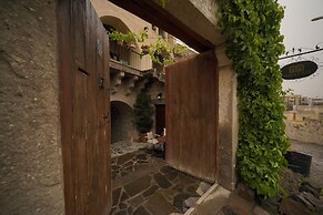 Maya Cave Hotel