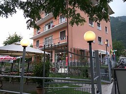 Hotel al Lago