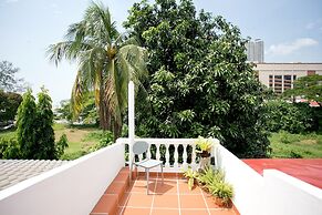 16 Gurney Homestay
