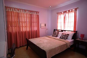 Charming Tagaytay Vacation Home