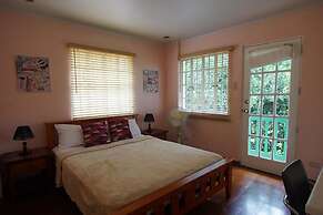 Charming Tagaytay Vacation Home