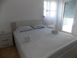 Doka Apartments