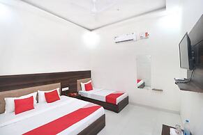 OYO 16379 Hotel LivInn Hub