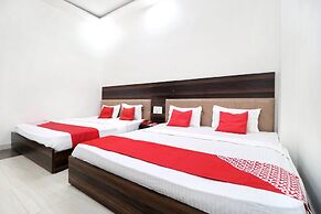OYO 16379 Hotel LivInn Hub