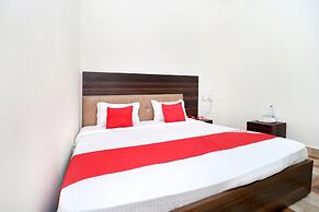 OYO 16379 Hotel LivInn Hub