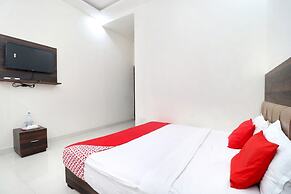 OYO 16379 Hotel LivInn Hub