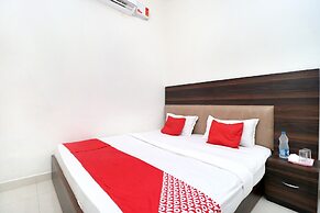 OYO 16379 Hotel LivInn Hub