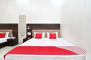 OYO 16379 Hotel LivInn Hub