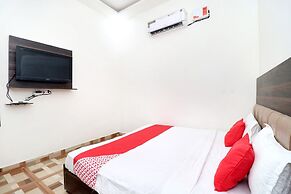 OYO 16379 Hotel LivInn Hub