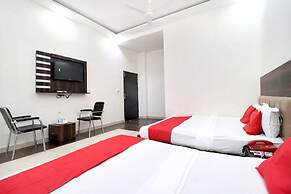 OYO 16379 Hotel LivInn Hub