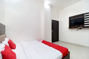 OYO 16379 Hotel LivInn Hub