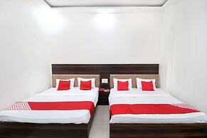 OYO 16379 Hotel LivInn Hub