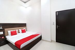 OYO 16379 Hotel LivInn Hub