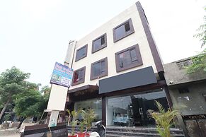 OYO 16379 Hotel LivInn Hub