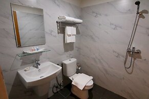 Botahtaung Hotel