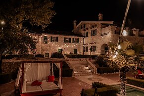 Talici Hill - Rustic Villas