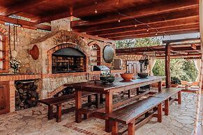 Talici Hill - Rustic Villas