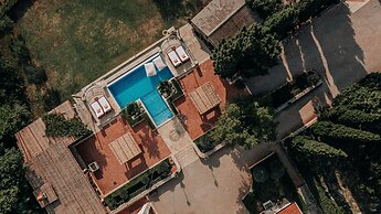 Talici Hill - Rustic Villas