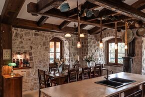 Talici Hill - Rustic Villas